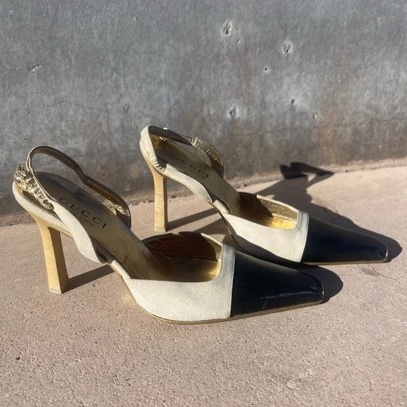 Gucci Low Heel. Gold Tiger Ankle Strap Accent. Square toe. Cream & black